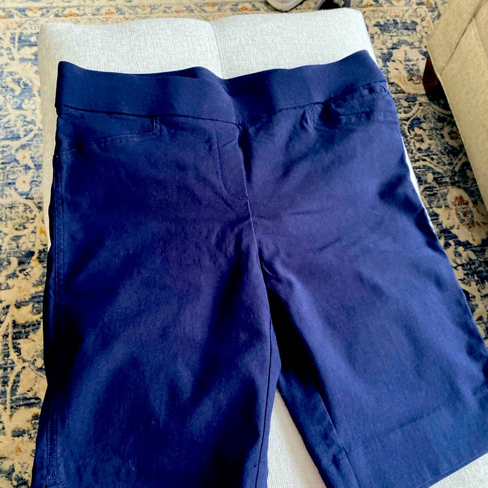 Anne Klein tailored navy blue long shorts. Size 6.